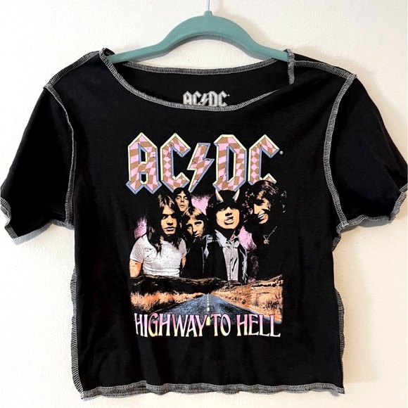 Graphic Reverse Thread Crop Top - Picture 1 of 3